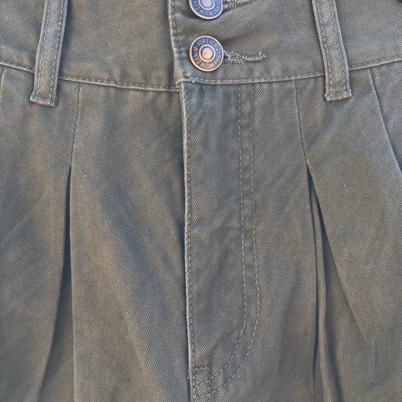 Olive green shorts SIZE: XS - Picture 4 of 4